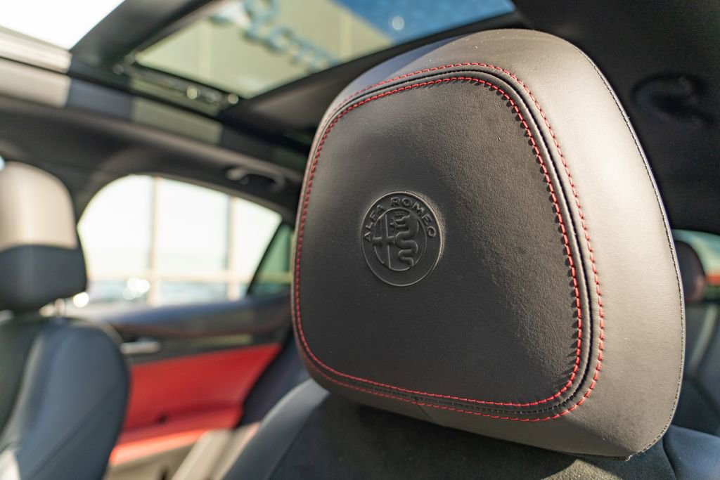 Used 2021 Alfa Romeo Stelvio Quadrifoglio image 16