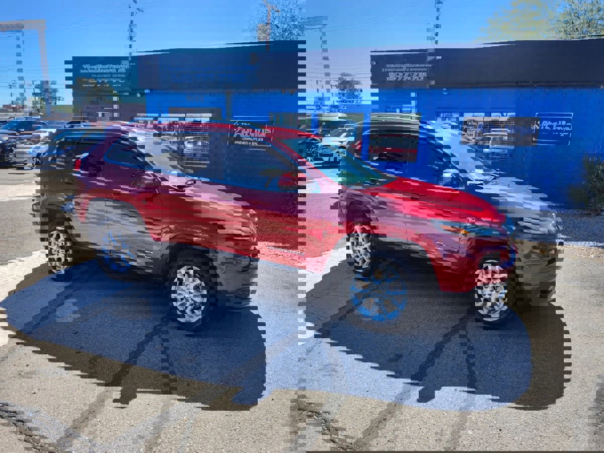 Used 2017 Jeep Cherokee Latitude image 8