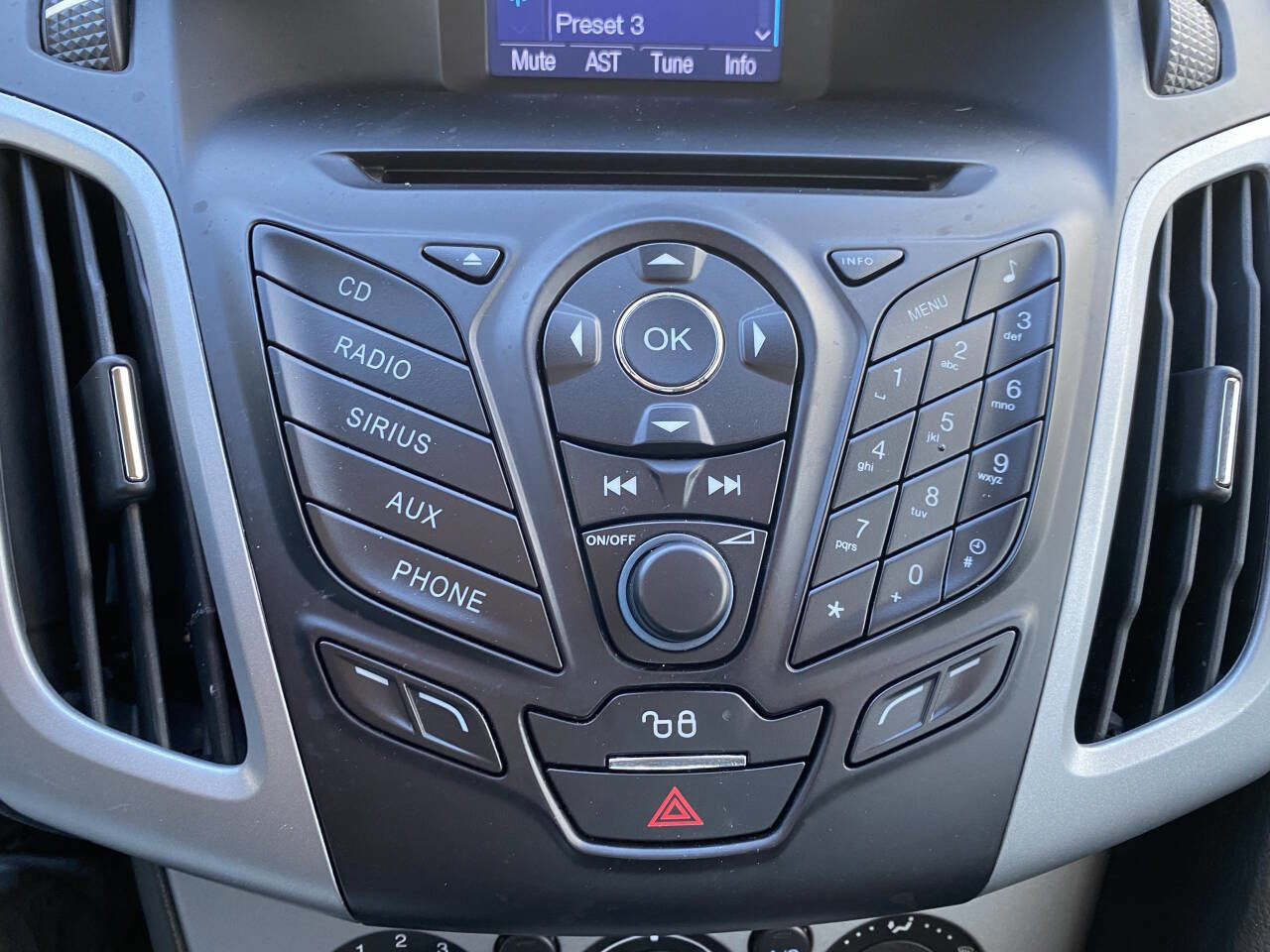 Used 2012 Ford Focus SE FWD image 26