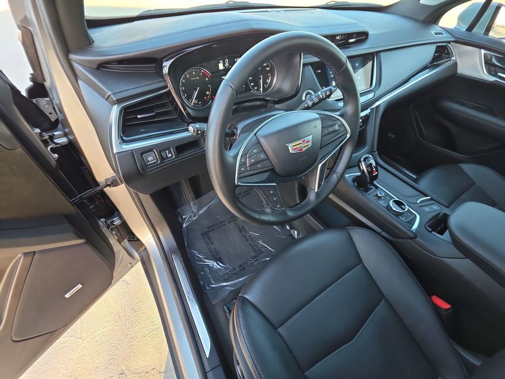 Used 2025 Cadillac XT5 Premium Luxury image 10