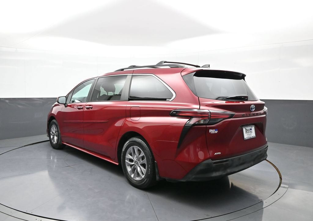 Certified 2022 Toyota Sienna XLE AWD/4WD image 8
