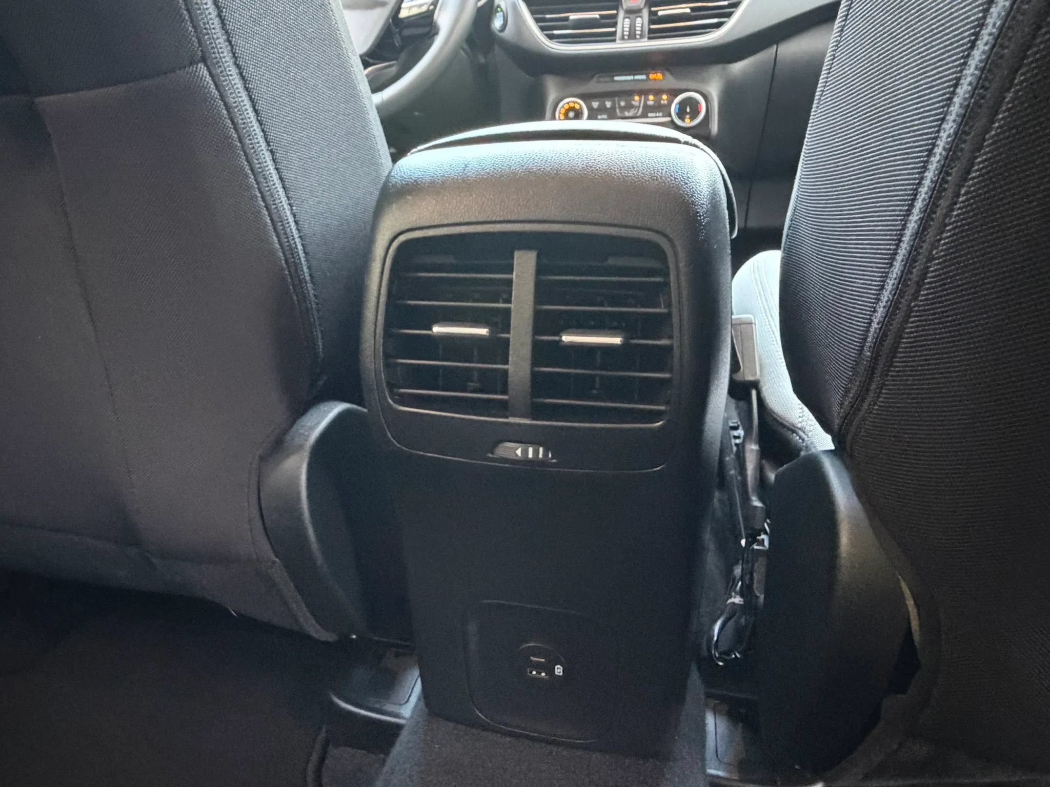 Used 2022 Ford Escape SE w/ Cold Weather Package FWD image 16