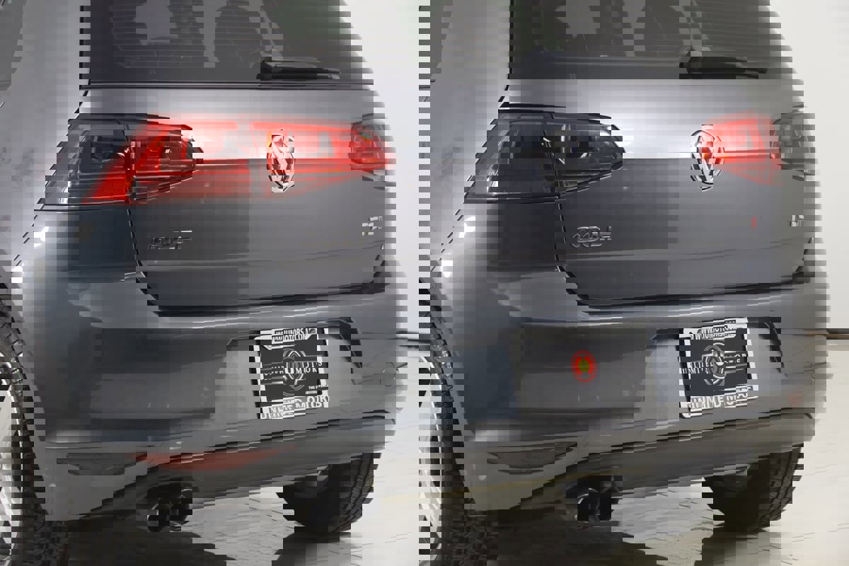 Used 2017 Volkswagen Golf Wolfsburg Edition image 21