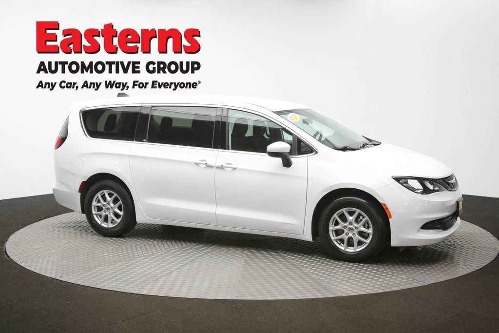 Used 2022 Chrysler Voyager LX image 44