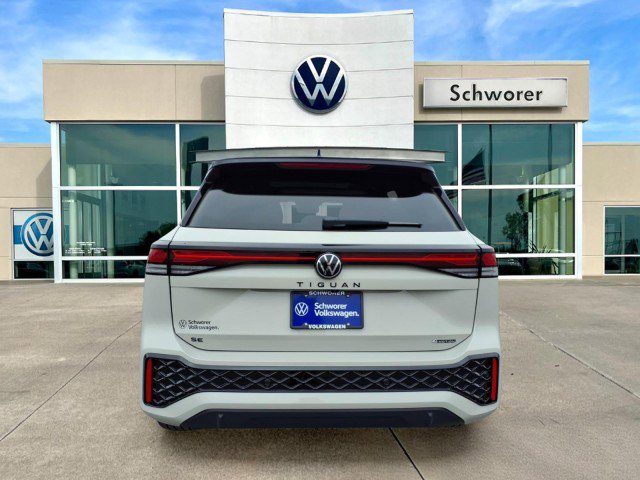New 2026 Volkswagen Tiguan SE R-Line image 3