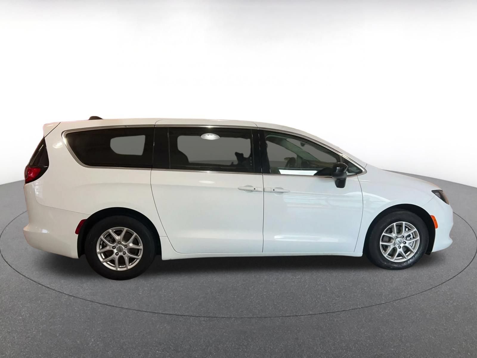 Used 2024 Chrysler Voyager LX FWD image 15