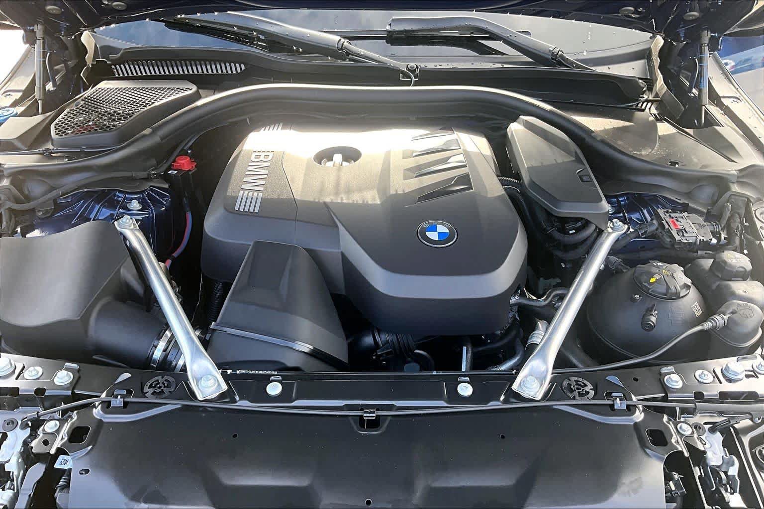 Used 2027 BMW 530i w/ M Sport Package RWD image 16