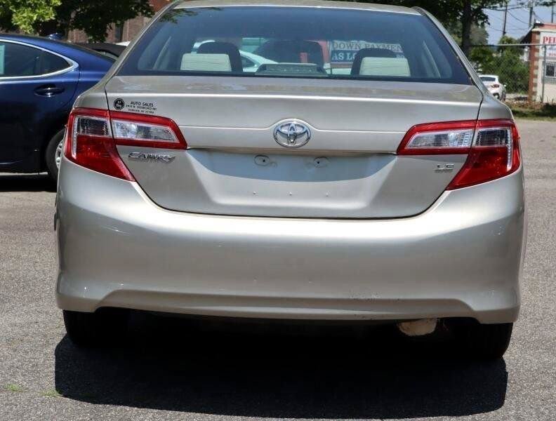 Used 2014 Toyota Camry LE FWD image 3