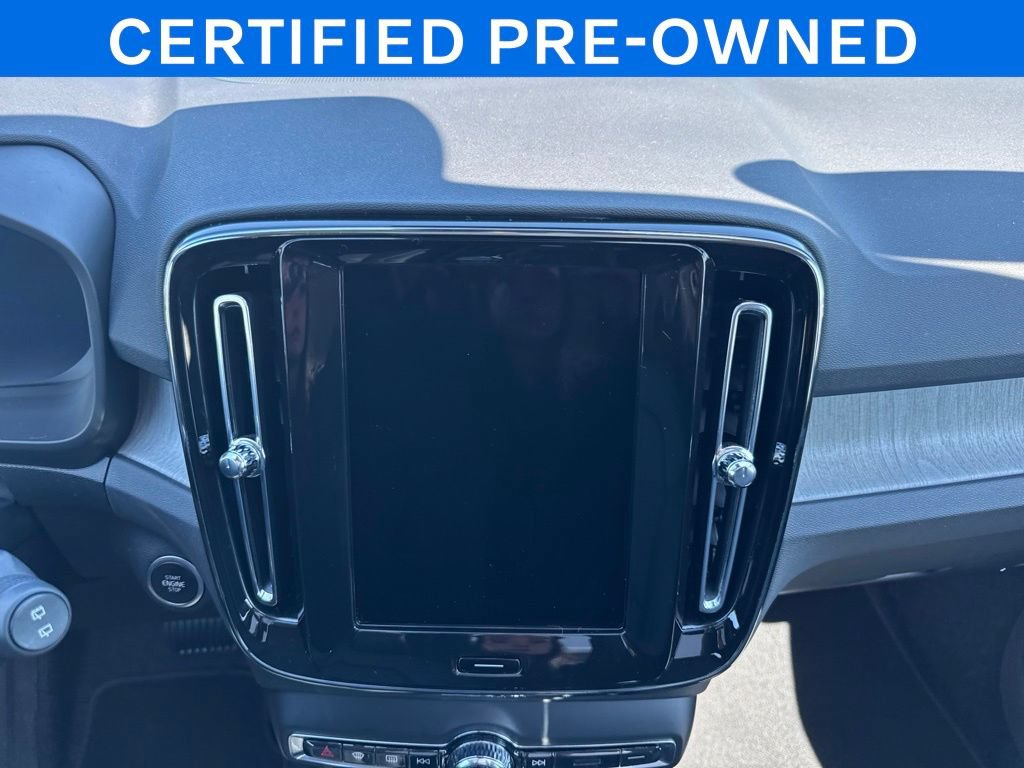 Certified 2025 Volvo XC40 B5 Plus AWD/4WD image 25