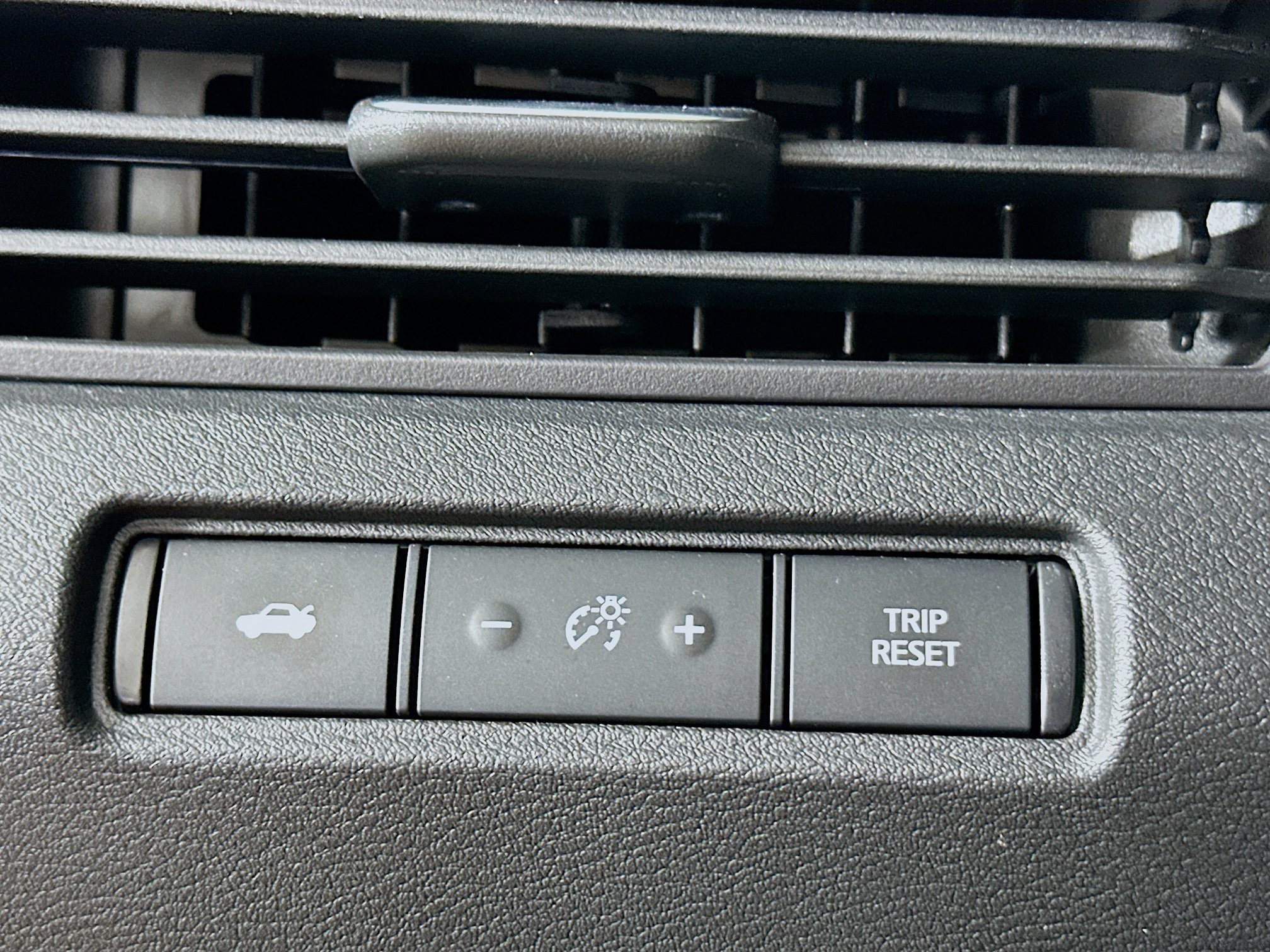 Used 2024 Nissan Altima 2.5 SV FWD image 17
