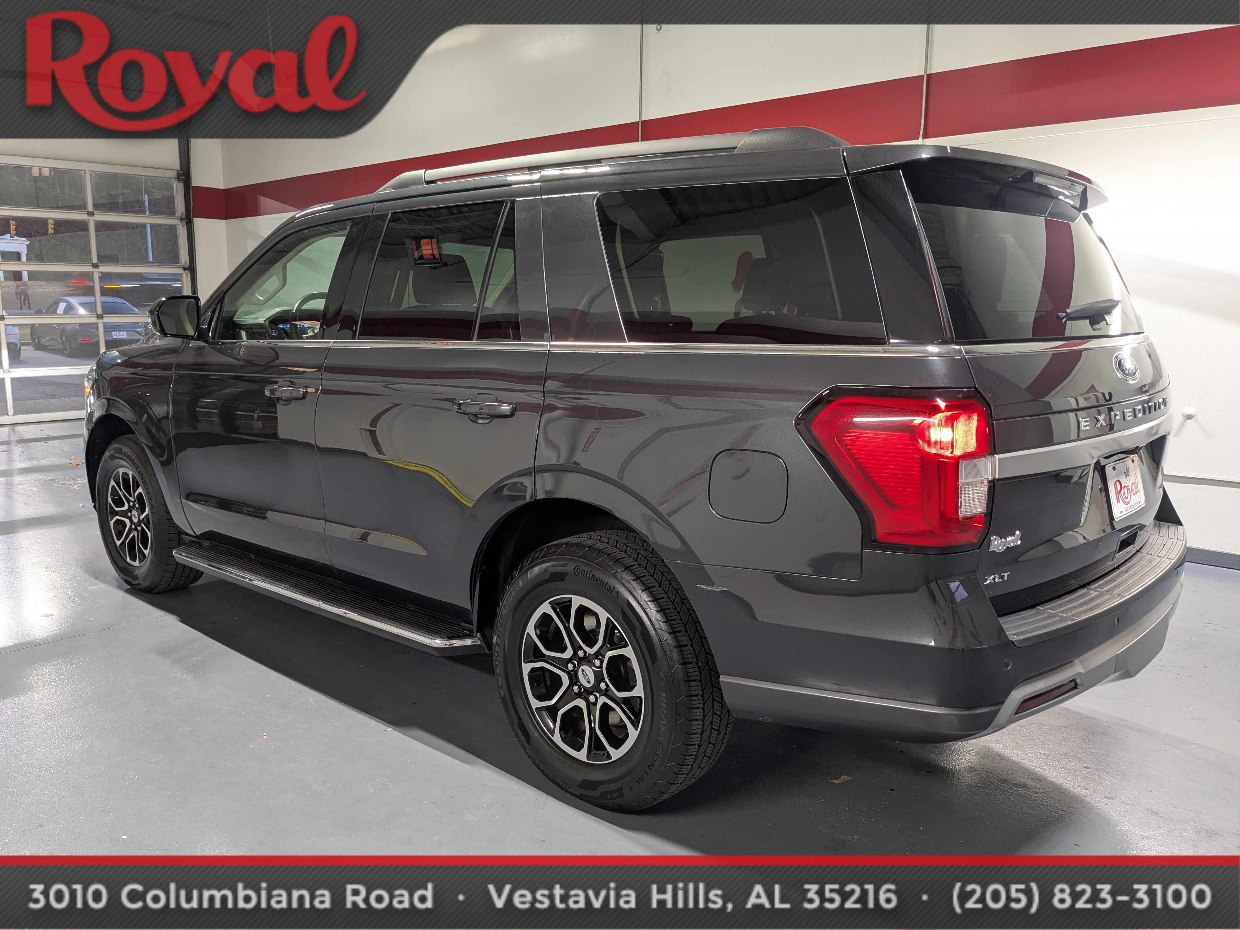 Used 2022 Ford Expedition XLT image 2