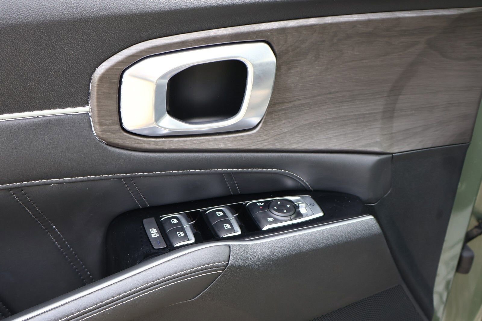 Used 2024 Kia Sorento SX image 26