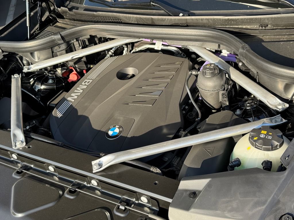 New 2026 BMW X5 sDrive40i image 8