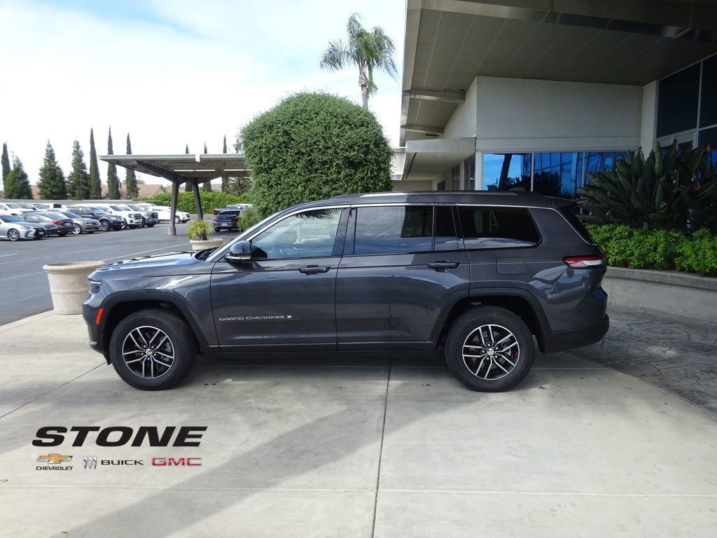 Used 2023 Jeep Grand Cherokee L Limited w/ Luxury Tech Group II image 4