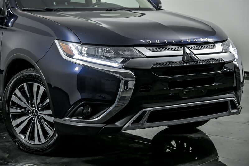 Used 2020 Mitsubishi Outlander SE FWD image 2