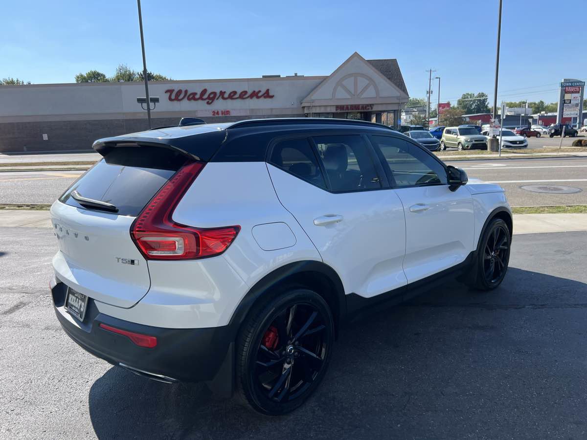 Used 2020 Volvo XC40 T5 R-Design image 5