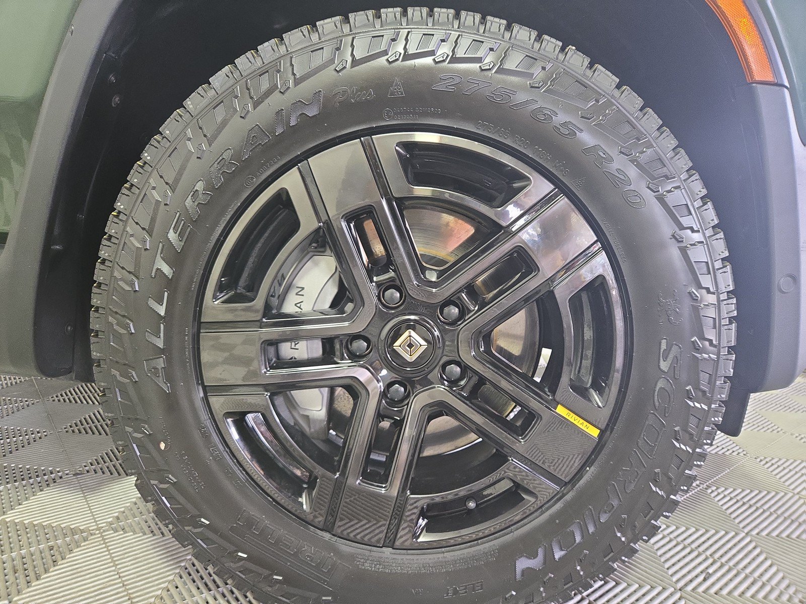 Used 2024 Rivian R1T Adventure AWD/4WD image 11