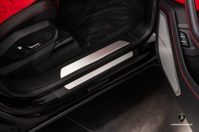 Used 2021 Lamborghini Urus AWD/4WD image 37