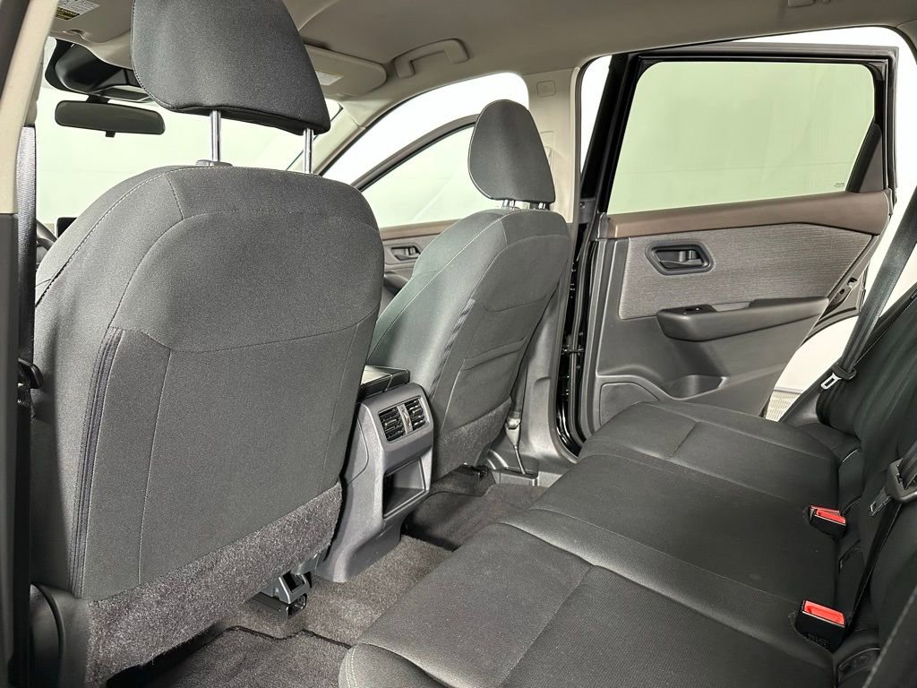 Used 2023 Nissan Rogue S image 25