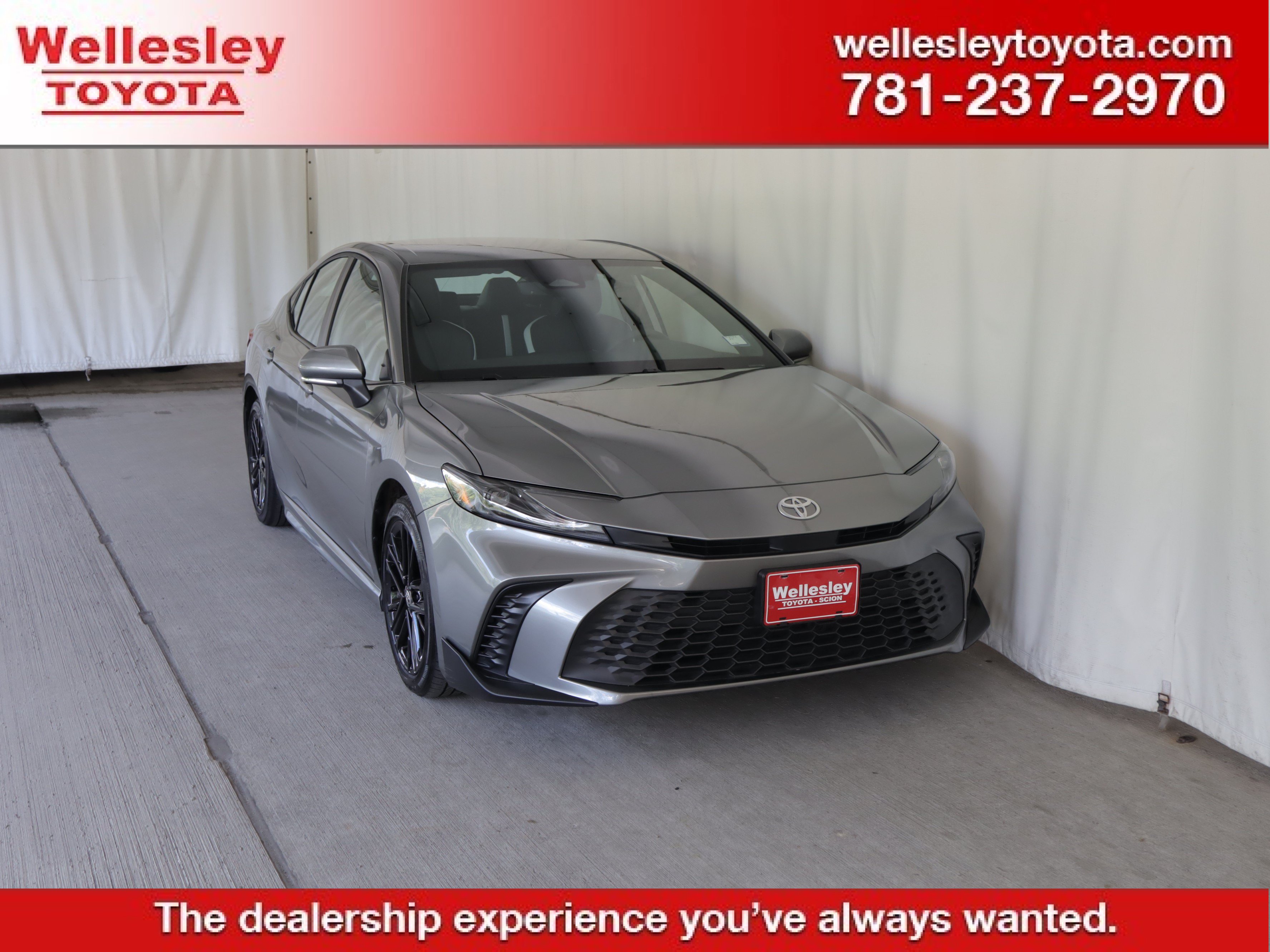 Used 2025 Toyota Camry SE w/ Convenience Package