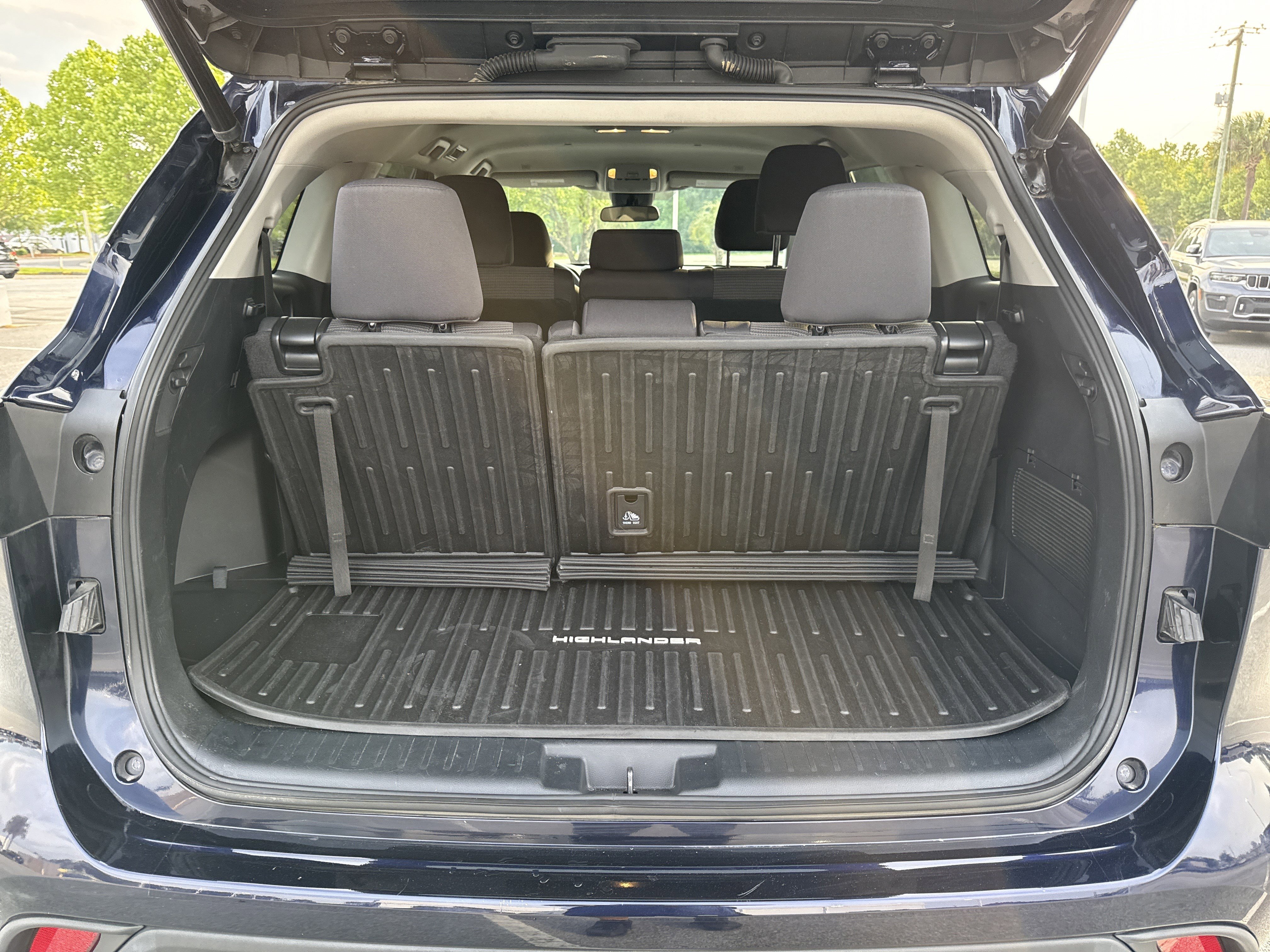 Used 2023 Toyota Highlander LE FWD image 31