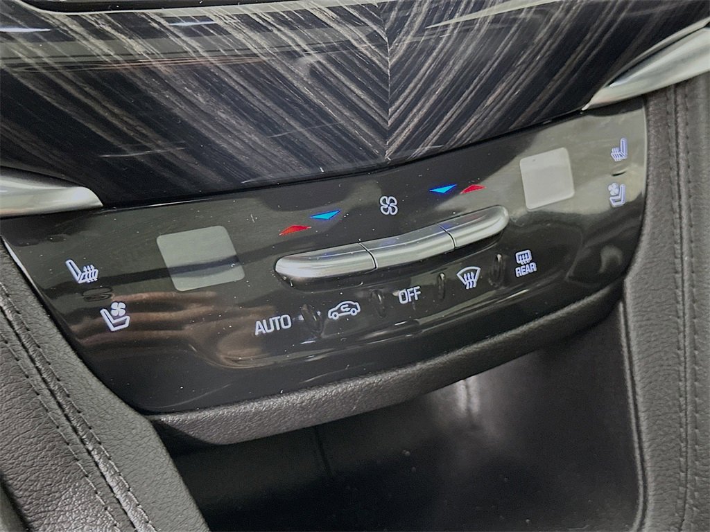 Used 2025 Cadillac XT6 Premium Luxury image 18