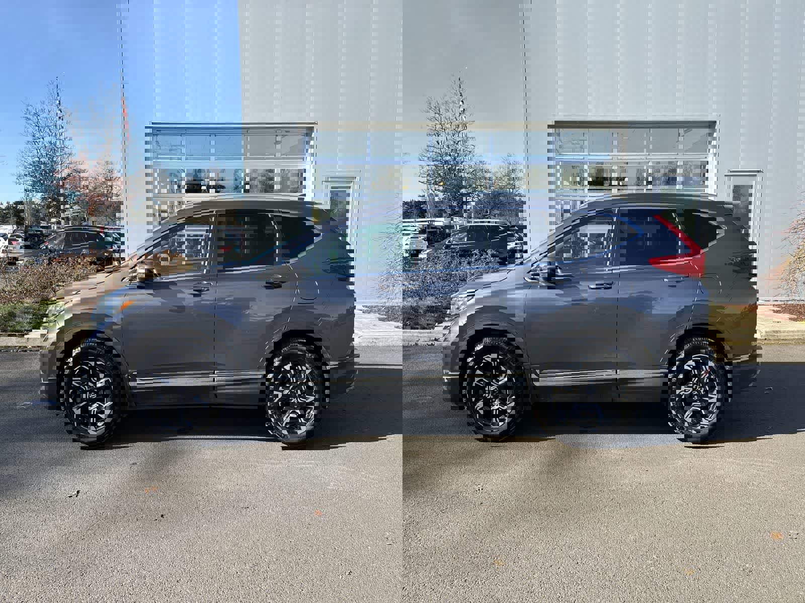 Used 2018 Honda CR-V Touring image 2