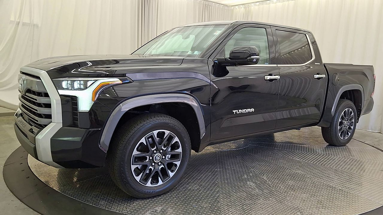 Used 2023 Toyota Tundra Limited AWD/4WD image 7