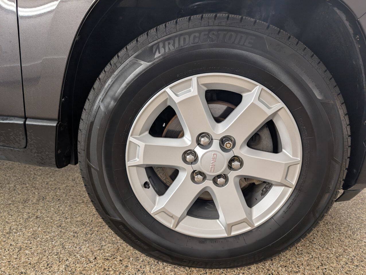 Used 2015 GMC Acadia SLE FWD image 24