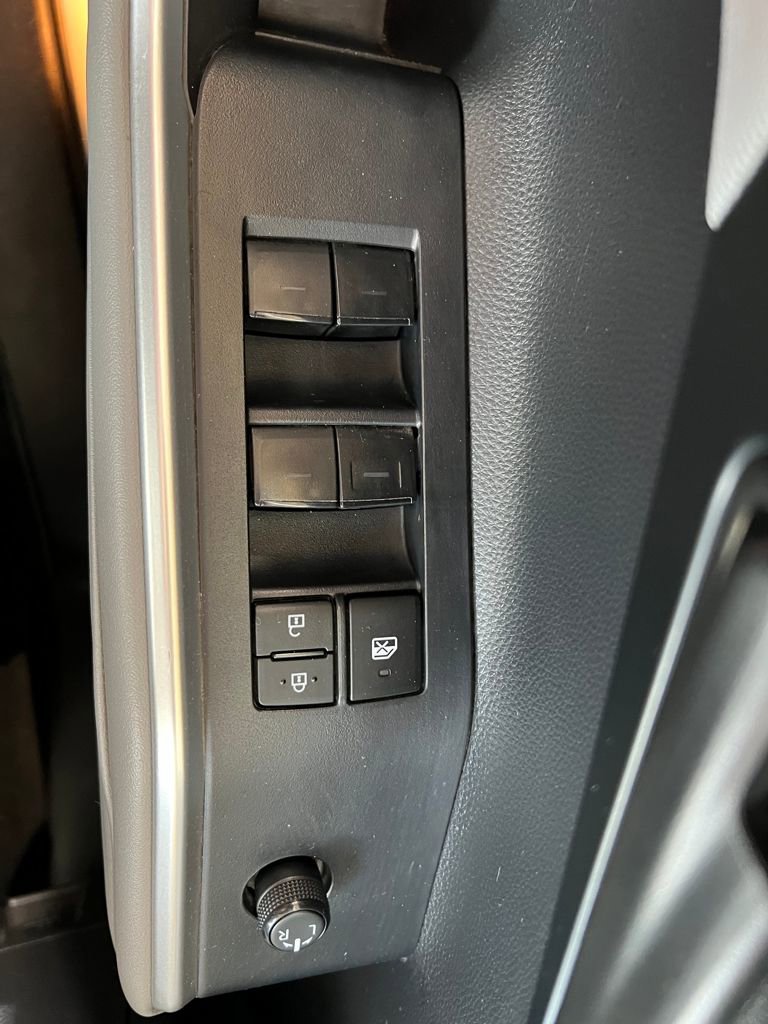 Used 2022 Toyota Highlander L image 12