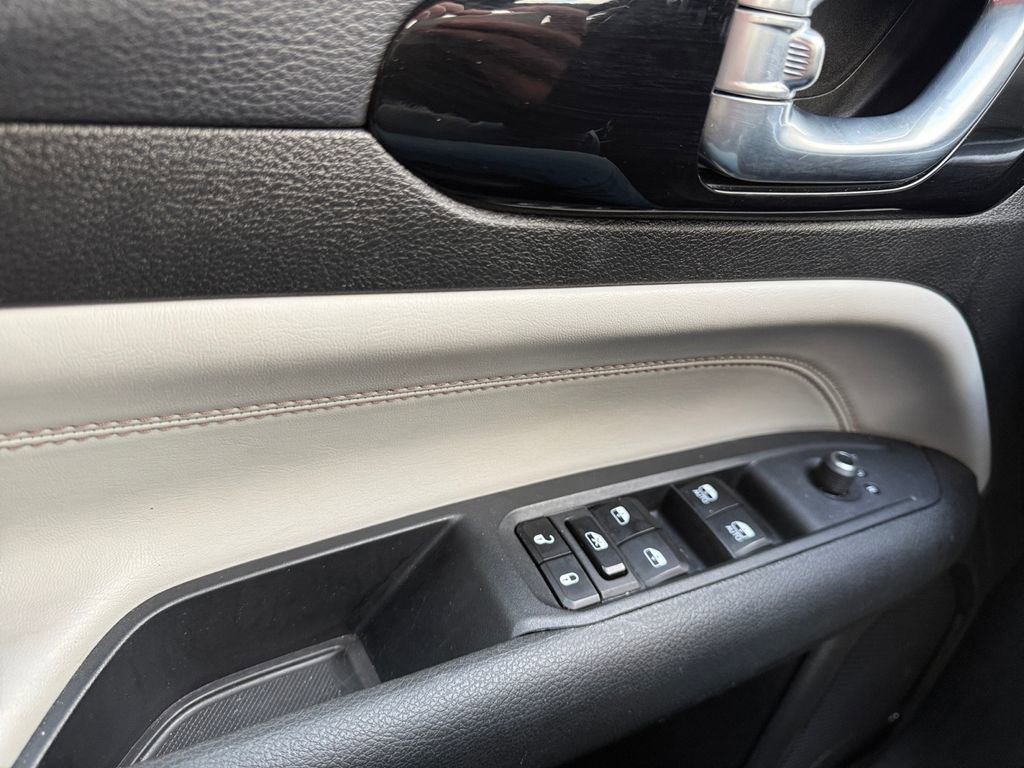 Used 2024 Jeep Compass Limited image 29