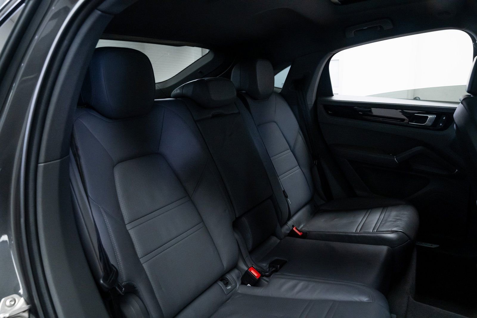 Used 2022 Porsche Cayenne Coupe image 23