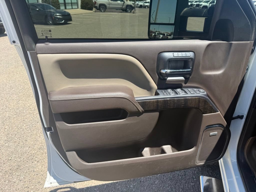 Used 2015 GMC Sierra 2500 Denali w/ Duramax Plus Package AWD/4WD image 10