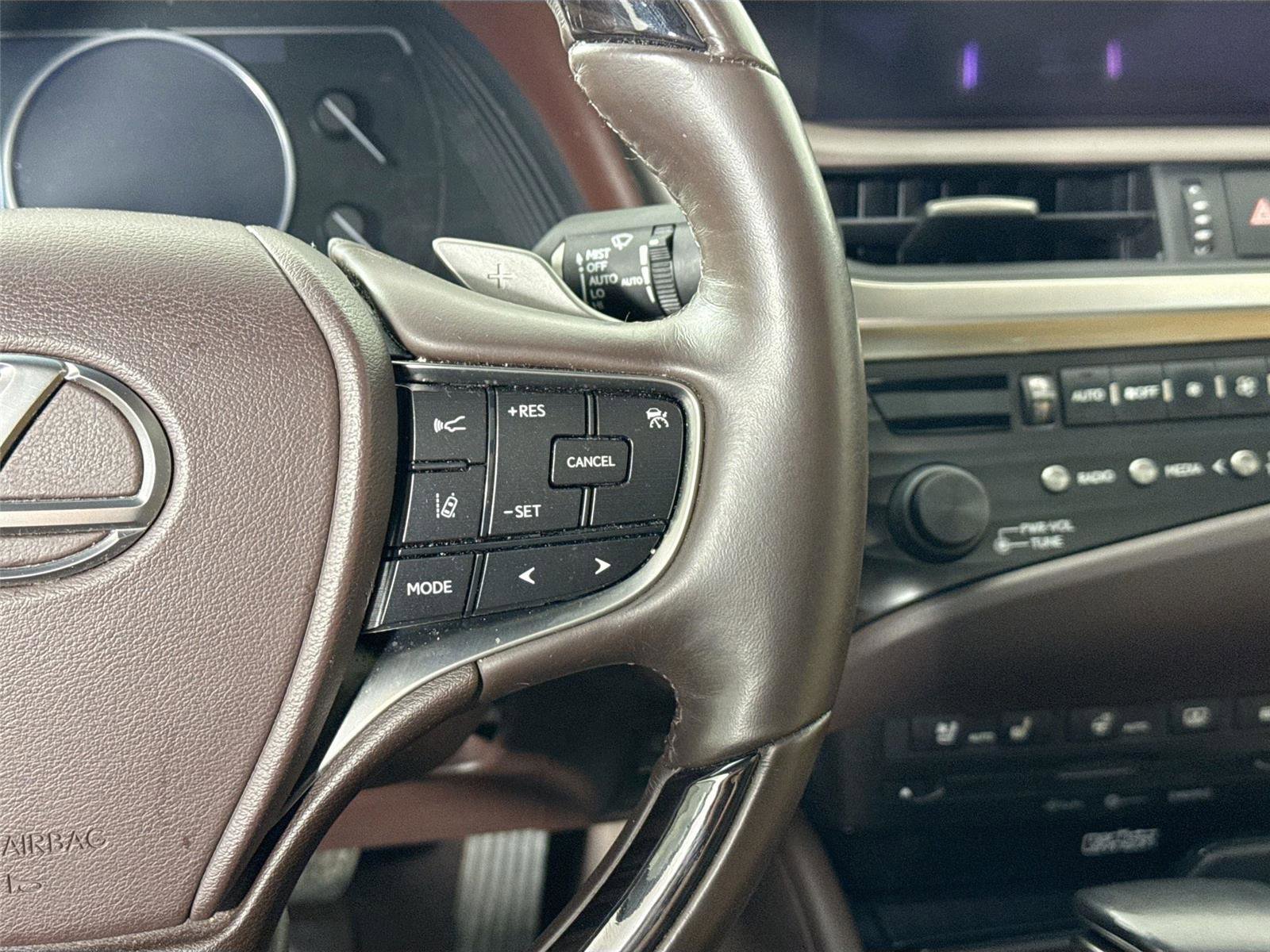 Used 2020 Lexus ES 350 Ultra Luxury w/ Accessory Package 2 image 19