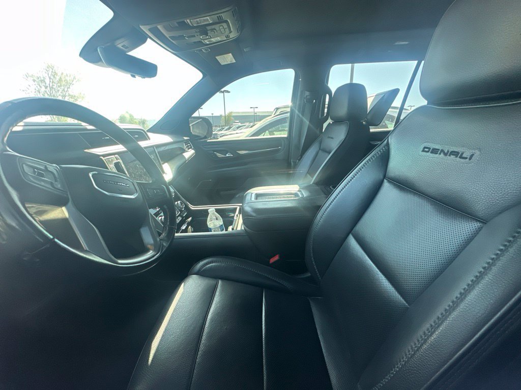 Used 2021 GMC Yukon Denali w/ Denali Premium Package AWD/4WD image 9