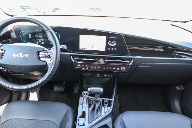 Certified 2025 Kia Niro EX FWD image 14