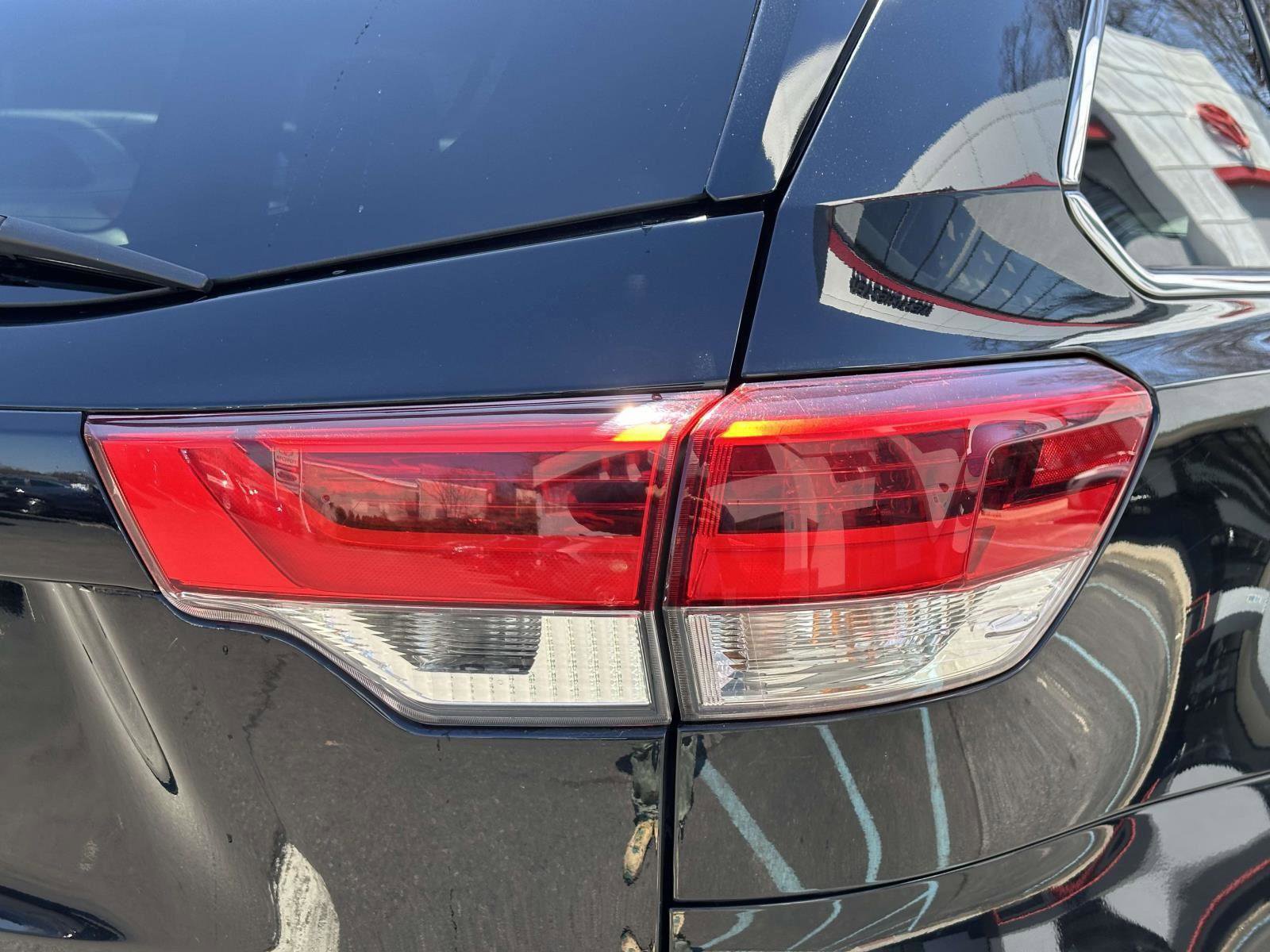 Used 2019 Toyota Highlander XLE AWD/4WD image 10
