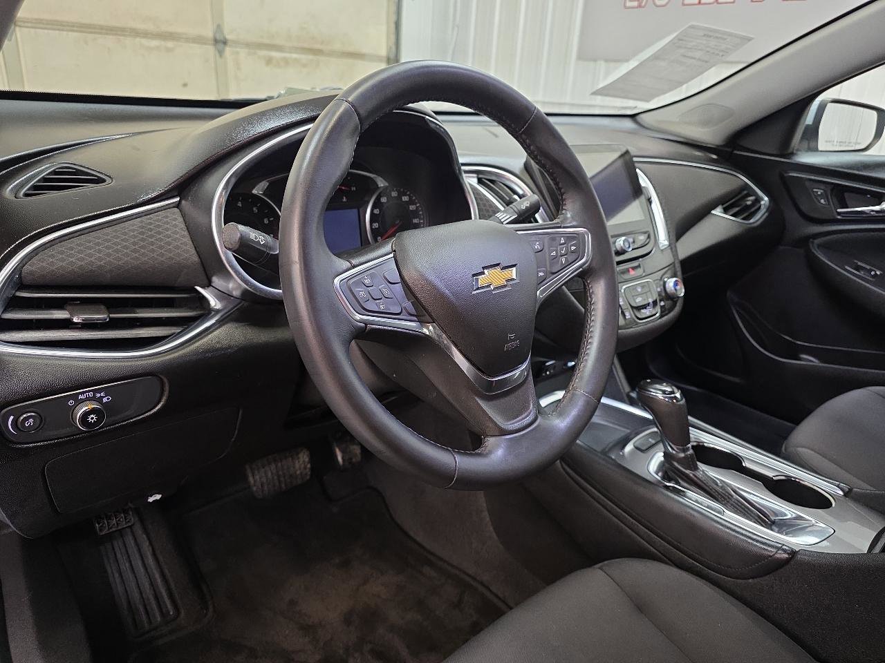 Used 2018 Chevrolet Malibu LT FWD image 30