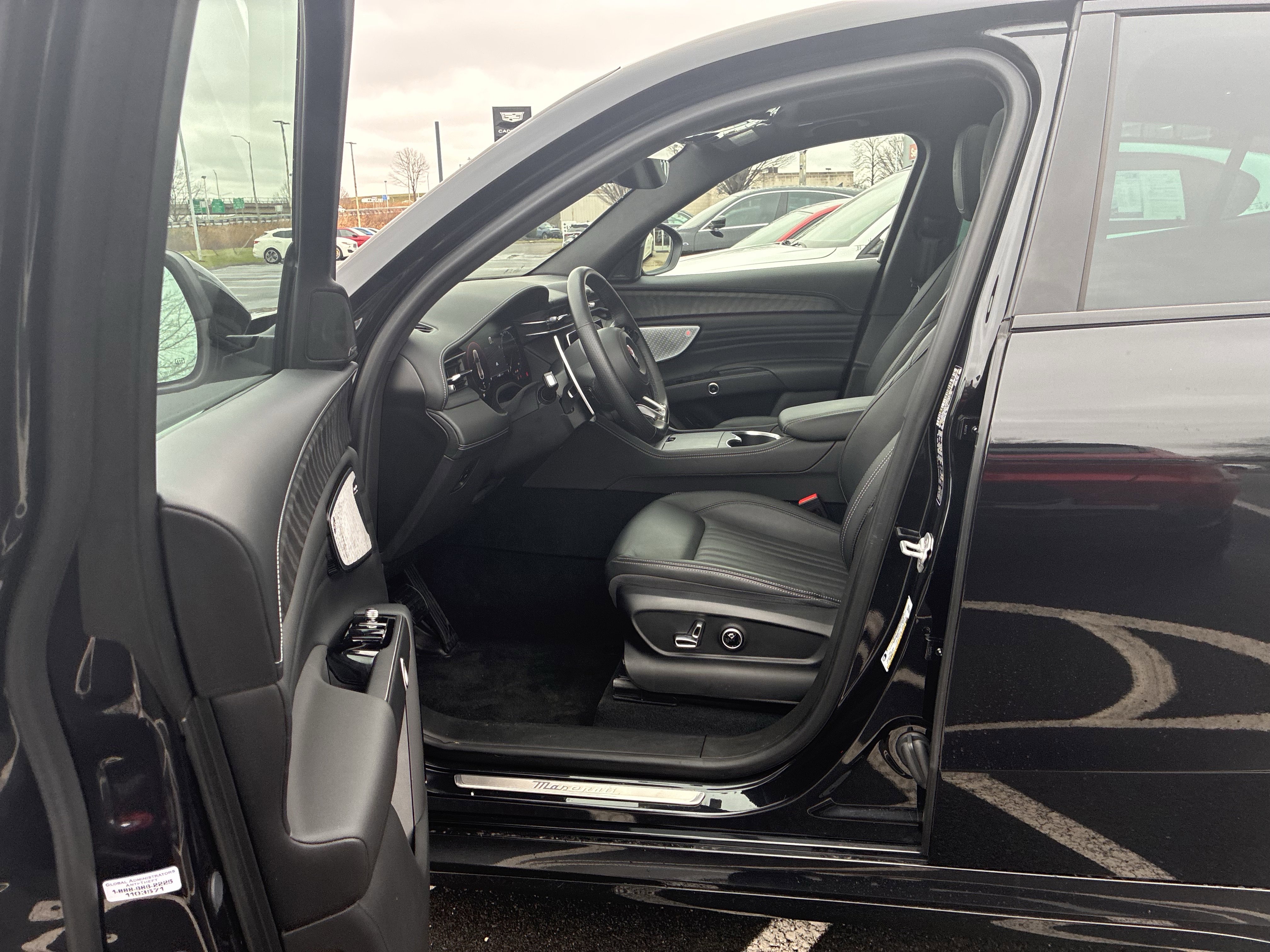 Used 2025 Maserati Grecale Modena image 16