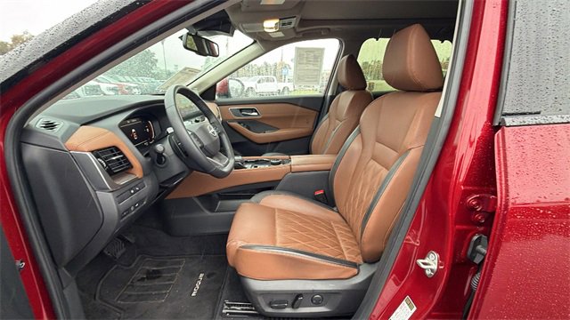 Used 2025 Nissan Rogue Platinum w/ Tech Package image 32