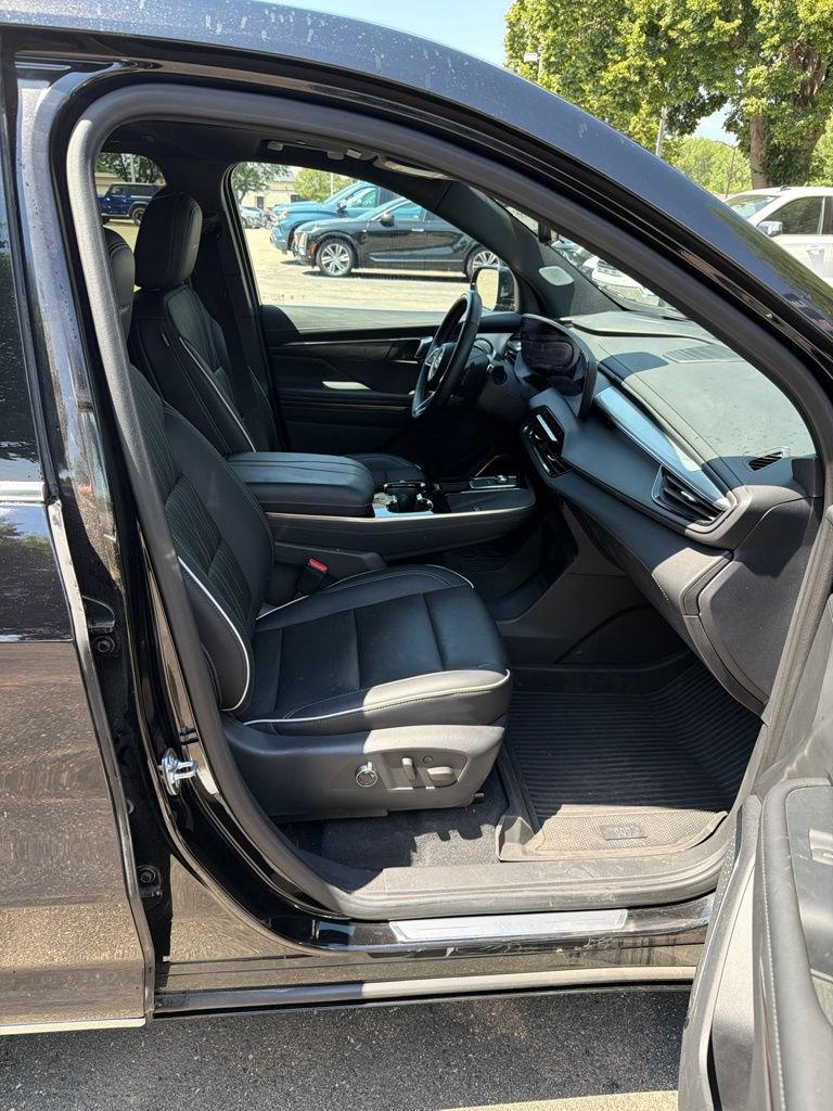 Used 2025 Buick Enclave Avenir w/ Super Cruise Package AWD/4WD image 17