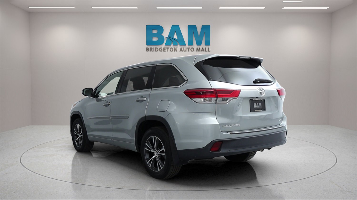 Used 2018 Toyota Highlander LE image 8