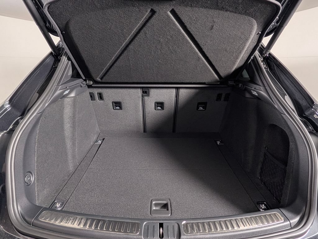 Certified 2026 Porsche Macan AWD/4WD image 18