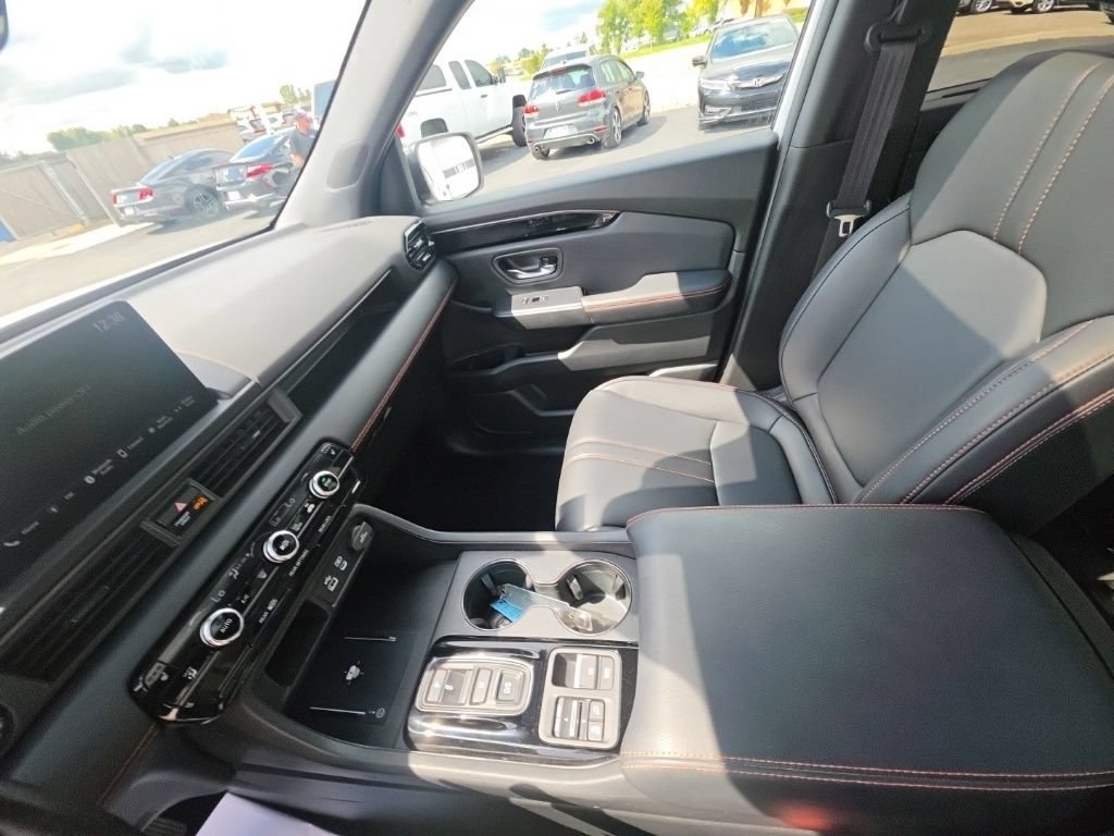 Certified 2023 Honda Pilot TrailSport image 24