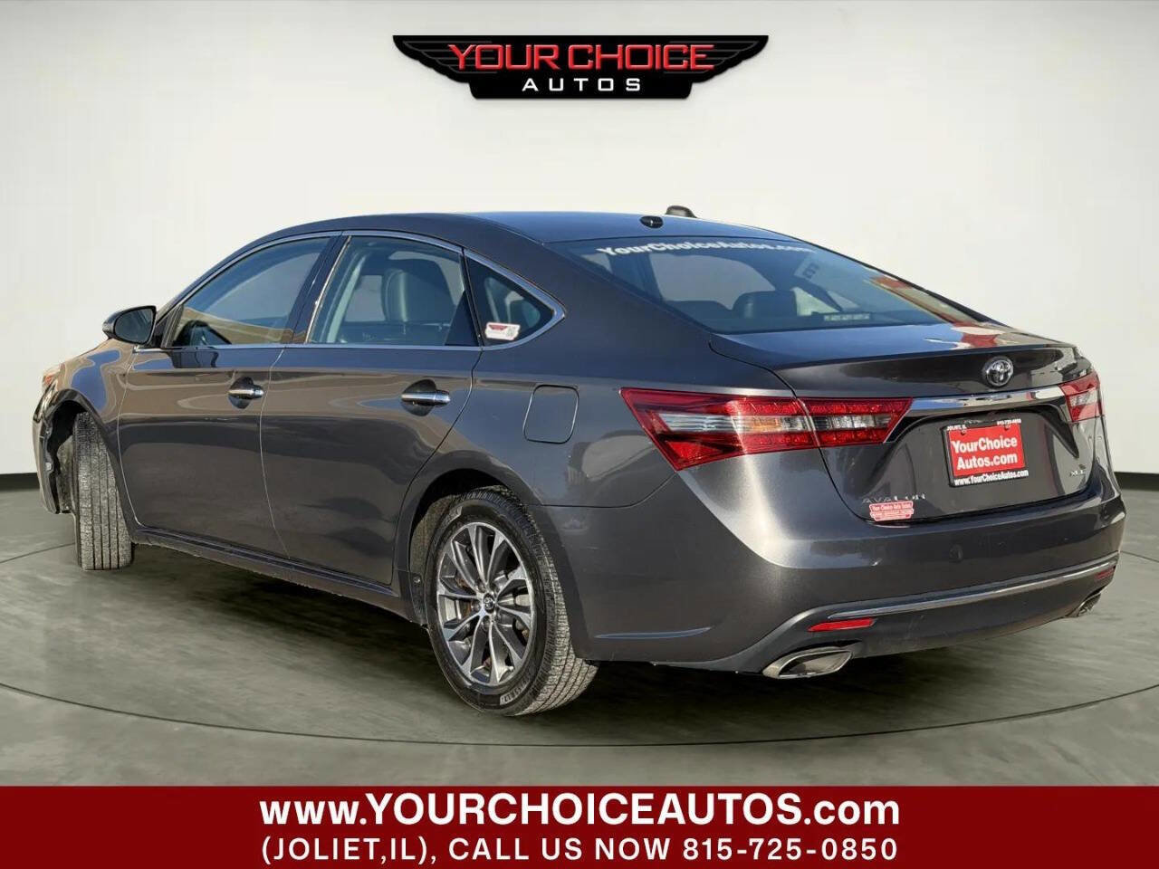 Used 2018 Toyota Avalon XLE image 3