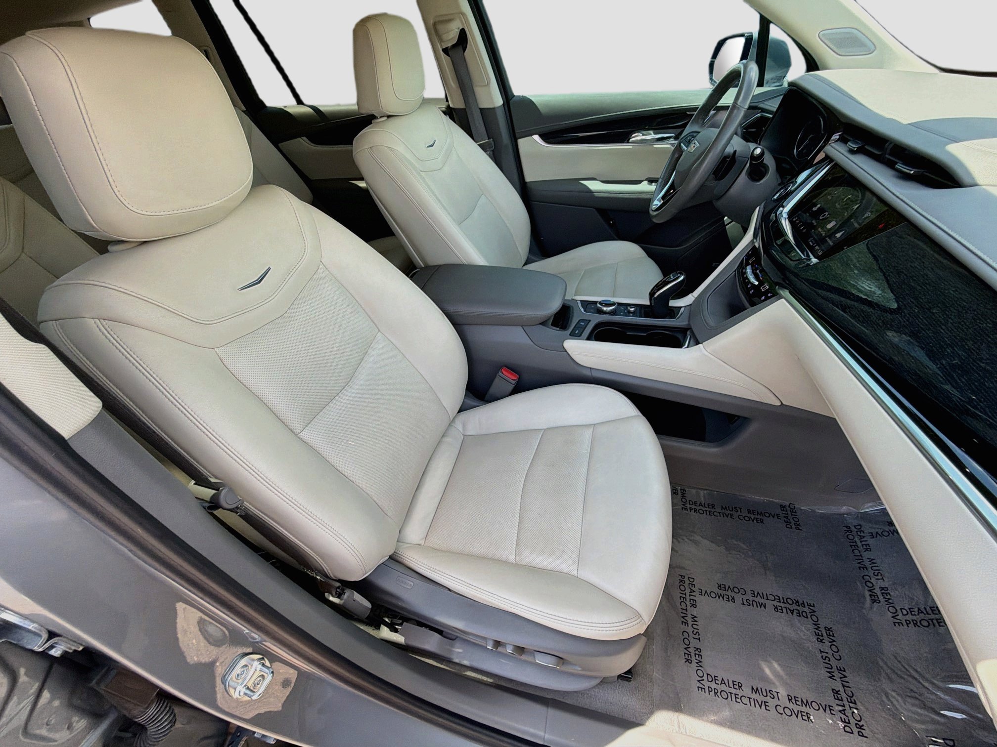 Certified 2024 Cadillac XT6 Premium Luxury w/ LPO, Floor Liner Package FWD image 31