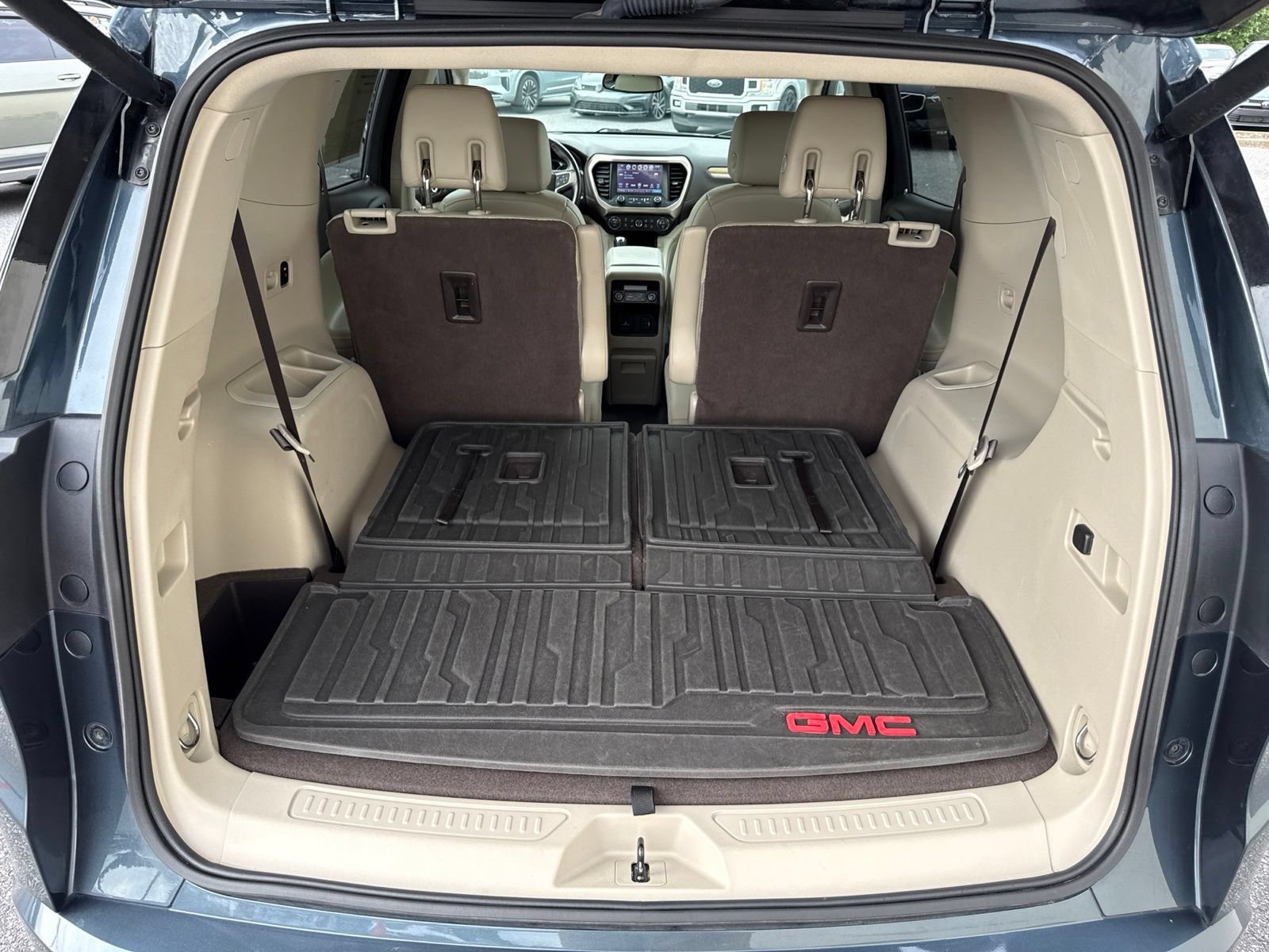 Used 2019 GMC Acadia Denali w/ Technology Package FWD image 12
