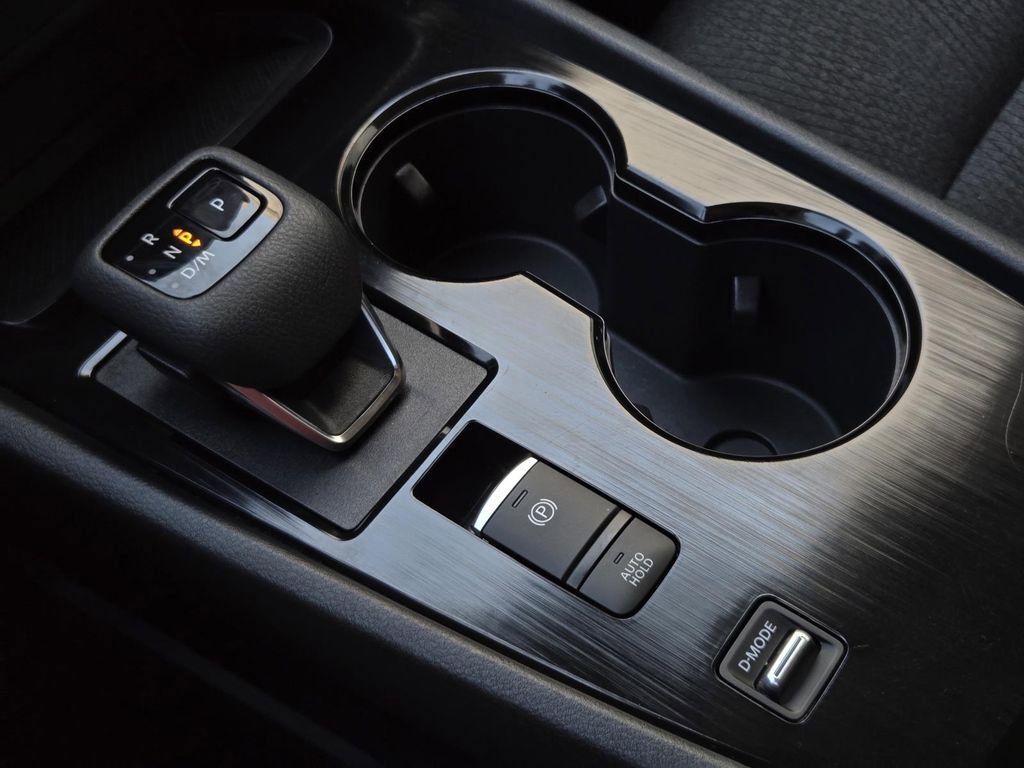 Used 2025 Nissan Rogue SV image 23