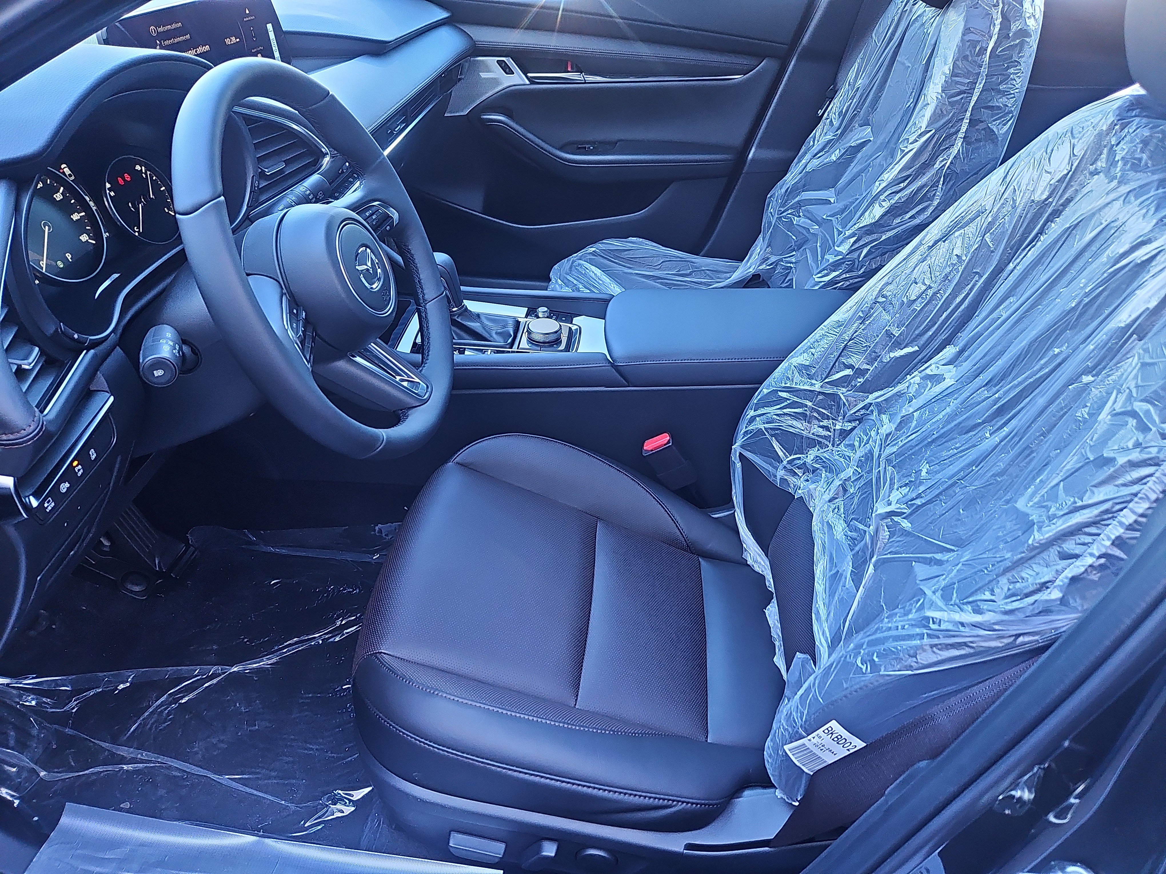 New 2026 MAZDA MAZDA3 Hatchback w/Premium Plus Pkg image 18