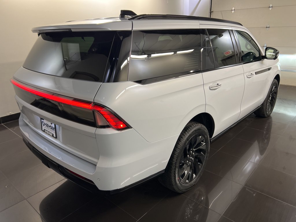 New 2026 Lincoln Navigator Reserve w/ Jet Appearance Package AWD/4WD image 6
